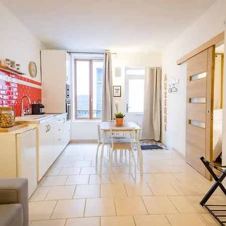 Ferienwohnung Le Nid Joubert Auxerre Exterior foto